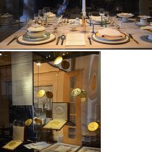 ビストロの片隅には、ノーベル賞授与式＋晩餐会関連の展示も。