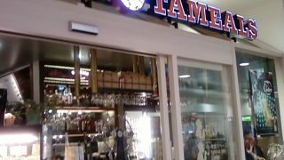 なんだか不思議なムードが・・・。