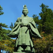 最後の秋田藩主の銅像