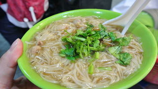 優しい味にパクチーのパンチが合う！