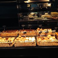 パンの種類も豊富。