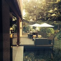 リモアにはこんな緑の中の席もある。