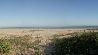 右側はモザンビーク海峡、左側はヘロトゥ運河