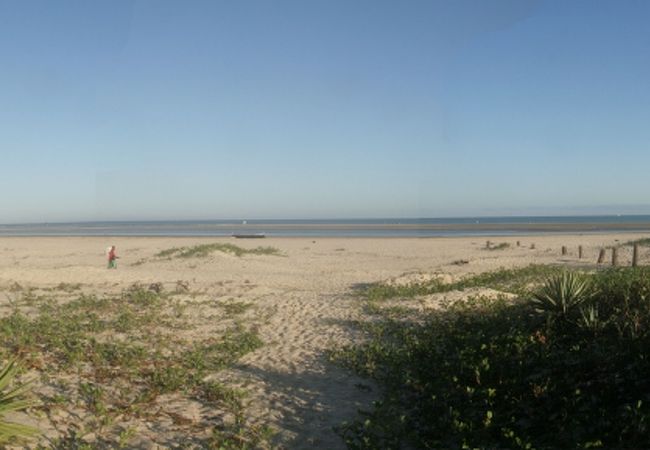 右側はモザンビーク海峡、左側はヘロトゥ運河