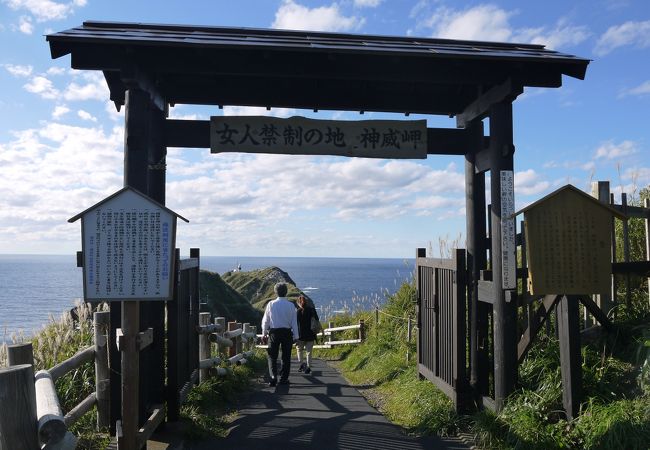 「女人禁制の門」。