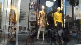 グッチ銀座も品揃えがよいです