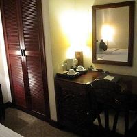 クローゼット（中に金庫）とデスク