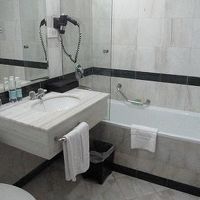 広々したバスルーム