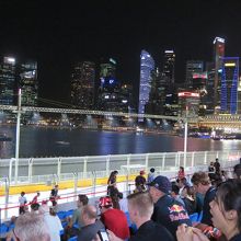 マリーナベイと高層ビル群（F1グランプリ中）