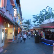 リバーサイドの席が並ぶ場所