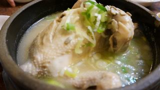 混んでいるようですが、時間をずらせばガラガラ。韓国人も多い店。