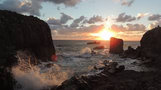 東尋坊　日本海の荒波に静かに沈む夕日