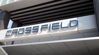 オフィスも入る複合商業ビル