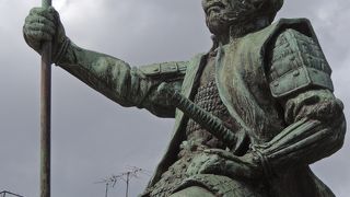柴田神社　柴田勝家の堂々たる銅像