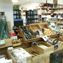 両方の県の様々な名物が揃っています。