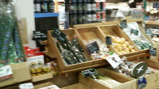 徳島・香川両方の県の様々な名物が揃う店