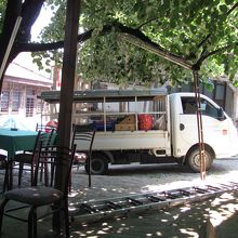 移動販売車が通り過ぎてました。