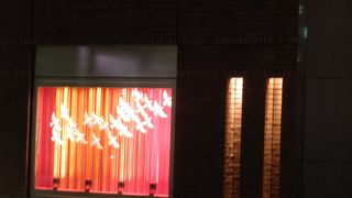 夜はちょっと薄暗い感じ