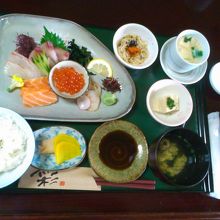 土日祝のお昼メニューより「お刺身ランチ」