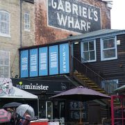 テムズ川沿いにある若者に人気のスポット　レストラン・カフェ・お店など（Gabriel's Wharf)