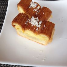 一皿目、濃厚なチーズのパイ