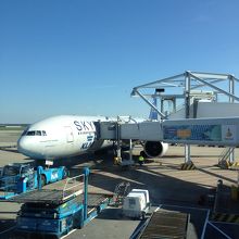 機内は３・４・３列