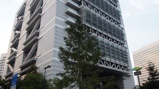 中ノ島の堂島川沿いのイベント、会議場施設