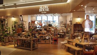 おしゃれな雑貨、日用品があり