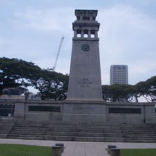 ひっそりと佇む慰霊塔