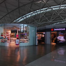 幾つかのブロックに分かれてお店があります