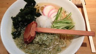 コシの強いうどんと豚バラ丼