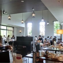 広いフロアーの店内