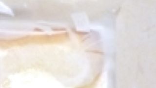 お土産に定番のマンゴーケーキを?