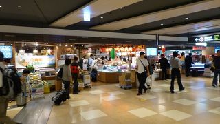 新千歳空港で新作お土産が手に入ります．