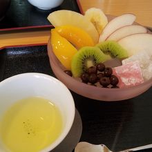 宮崎の高千穂地方の釜炒り茶と、みつまめ