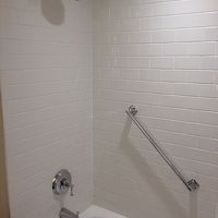 ヘッドは固定タイプ。3段階の好みの水流が選べる。排水はよい。