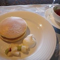 チェックイン後のパンケーキの鉄板焼きサービスは家族が大喜び♪