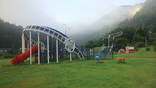 27ホールのパタゴルフ場や大型遊具がある広場