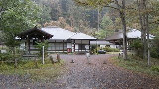 薬師さまを祀る温泉に入れます　　～　湯元温泉温泉寺　～