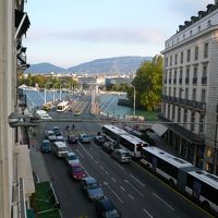 テラスからは、真横側にレマン湖がギリギリ見えます