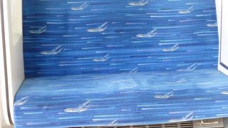 一部は地下鉄浅草線経由京急線で羽田空港とつながっています．