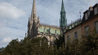 旧市街の中心にあるゴシック建築の壮大な教会