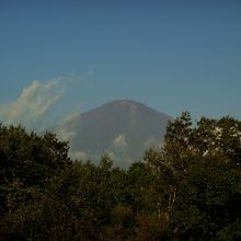 朝食時、食堂から眺めた富士山