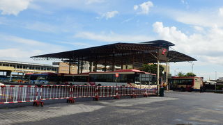 ジェッティーにもバスターミナルあり