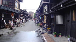 食べ歩きなどが楽しい