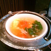 鶏肉入りスチームスープと言うものです。