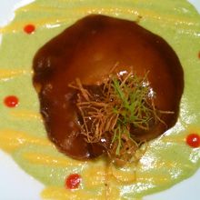 ふかひれの姿と鹿のアキレス腱の煮込み