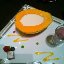 お父さん嫌いの果物を器にして、タピオカやココナツ・・・