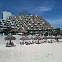 ピラミッドのような外観