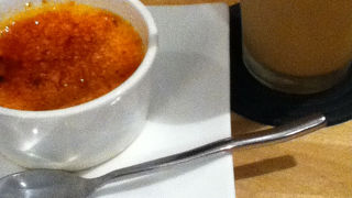 ジャスコの駐車場から道路までの間にあるイタリアン　プルチネッラ